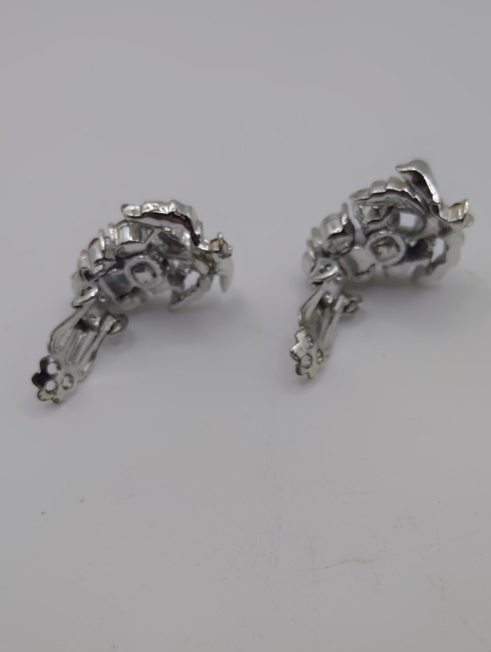 Lisner Red Ab And Silver Tone Grape Cluster Clip On Earrings Vintage - Picture 6 of 6